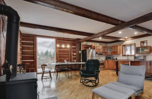 Saint-Raymond Ski Chalet | Lakaban | Forest Hideaway | Fireplace, Comfort & P