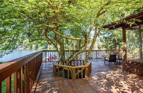 Black Diamond Cabin | Lake access cabin near trails and spring