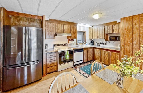Donnelly Cabin | Lake Access on Cascade Lake