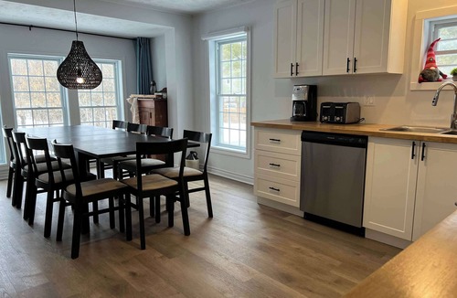 Saint-Claude Ski Chalet | Lake Access - Private Spa - Pool table | Rustique