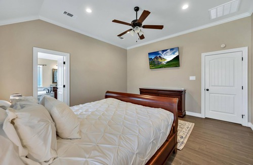 Belton House | Lake Access - Private Pool - 2 Acres Retreat