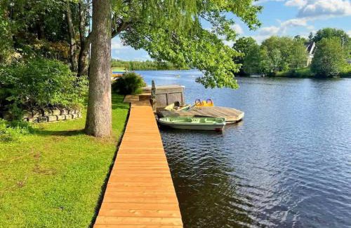 Saint-Claude Ski Chalet | Lake Access - Private Spa - Pool table - Rustique
