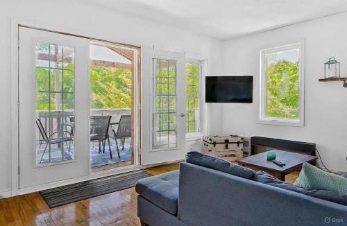 Saint-Claude Ski Chalet | Lake Access - Private Spa - Pool table - Rustique