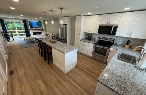 Bristol House | Lake Access Townhome Perfect for Families