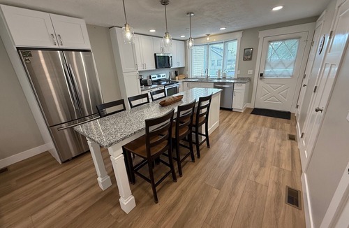 Bristol House | Lake Access Townhome Perfect for Families