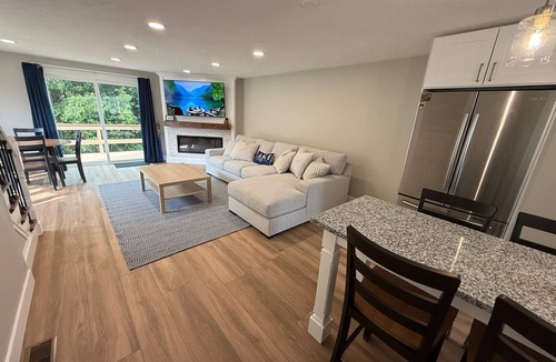 Bristol House | Lake Access Townhome Perfect for Families