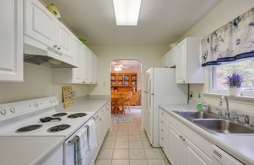 Nuttsville Cottage | Lake Access, Tranquil Acreage: Farnham Cottage