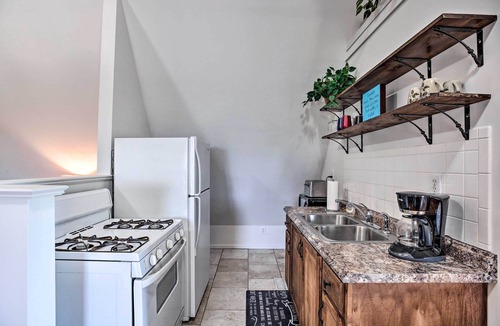 Cartersville Apartment | Lake Allatoona Area Studio w/Pool and Views!