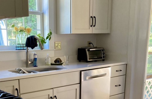 Salisbury Cottage | Lake and kayak access, new kitchen and bathrooms