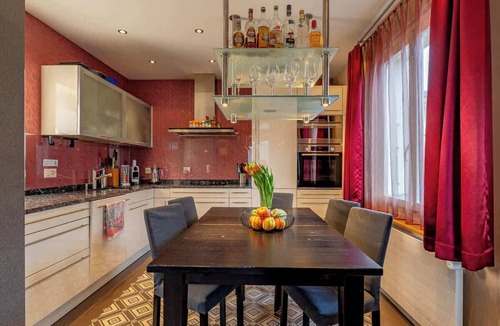 Huenibach Villa | Lake and Mountain View Villa with Hot Tub & Garden