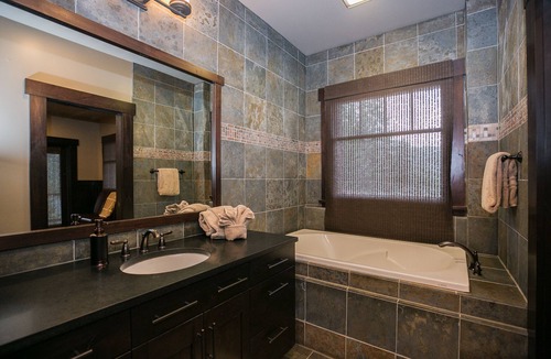 Easton House | Lake and Mountain Views