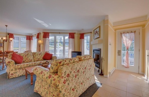 Saint Donat Condo | Lake Archambault Condo 326