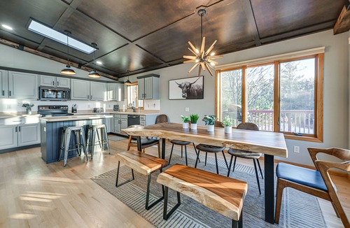 Neillsville Cabin | Lake Arbutus Escape! Dock, Fire Pit & Game Room