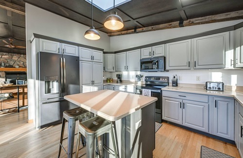 Neillsville Cabin | Lake Arbutus Escape! Dock, Fire Pit & Game Room