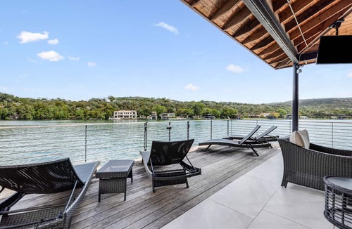 Austin House | Lake Austin Guest House Waterfront: Golf+Wakeboard+SXSW+ACL+F1
