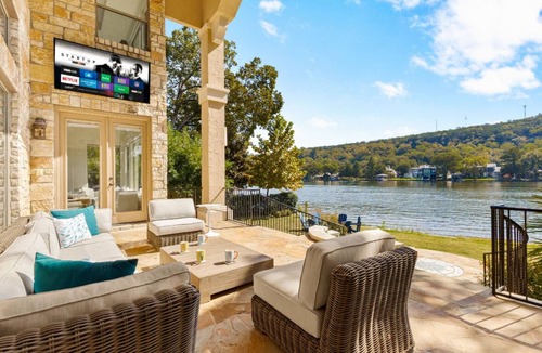 Oak Shores On Lake Austin House | Lake Austin next to ski shores cafe