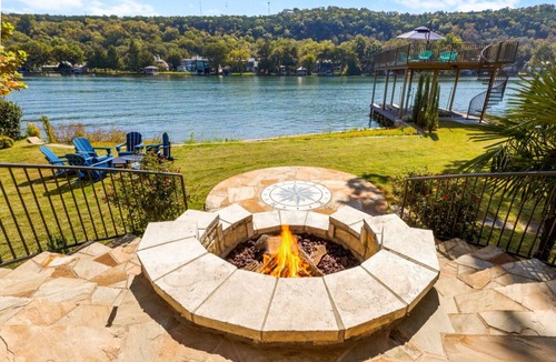Oak Shores On Lake Austin House | Lake Austin next to ski shores cafe