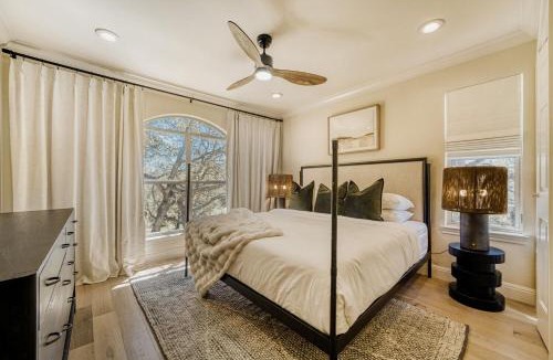 Greenshores House | Lake Austin Oak Retreat