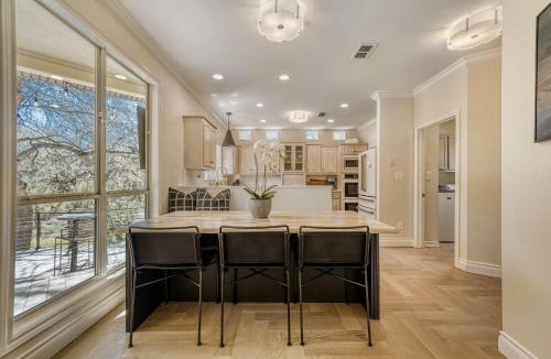 Greenshores House | Lake Austin Oak Retreat