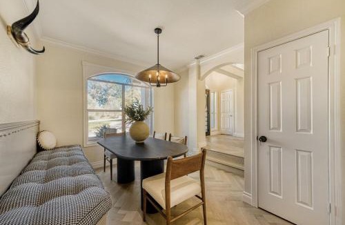 Greenshores House | Lake Austin Oak Retreat