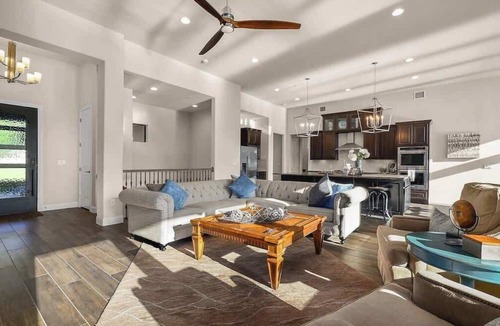 Apache Shores House | Lake Austin Retreat - Private Beach + Dock