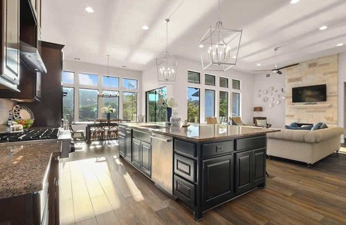 Apache Shores House | Lake Austin Retreat - Private Beach + Dock