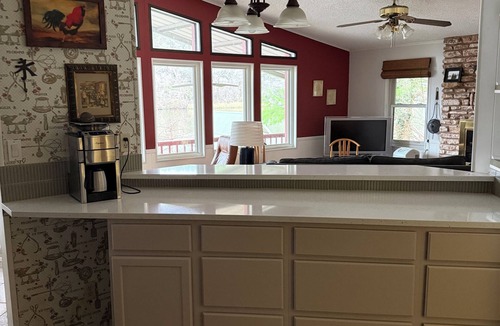 Panther Hollow Cottage | Lake Austin waterfront retreat sleeps 6!