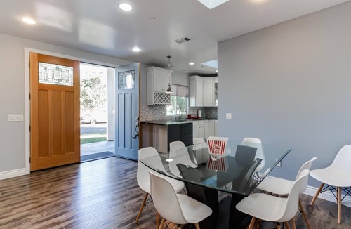 Lake Balboa House | Lake Balboa Compound