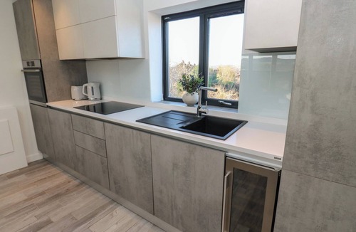 Littleborough Cottage | Lake Bank Views