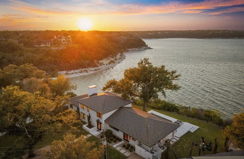 Belton House | Lake Belton Pool, Lake Views & Fire Pit