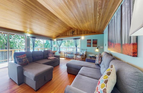 Grapeview House | Lake Benson Rendezvous