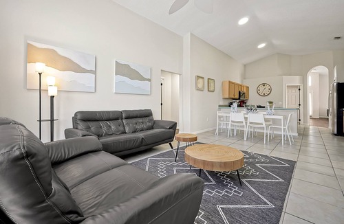 Crystal Cove House | Lake Berkley Home: Pool, Lakefront & near Disney