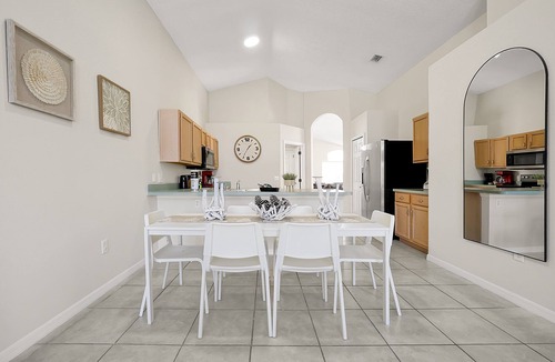 Crystal Cove House | Lake Berkley Home: Pool, Lakefront & near Disney