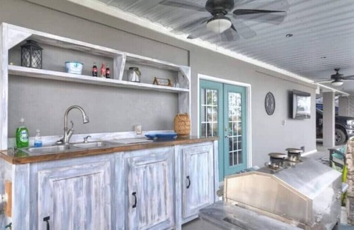 Cobb House | Lake Blackshear Getaway! Pool, BBQ, Firepit & WiFi