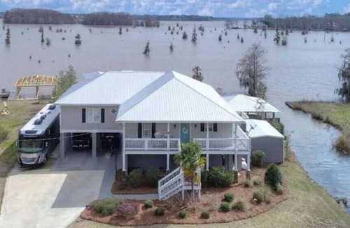 Cobb House | Lake Blackshear Getaway! Pool, BBQ, Firepit & WiFi