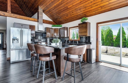 Leamington House | Lake Bliss Cottage on the Lake