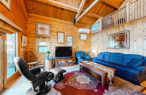 Neshobe Beach House | Lake Bomoseen Log Cabin