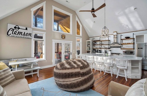 Seneca House | Lake Break on Lake Keowee