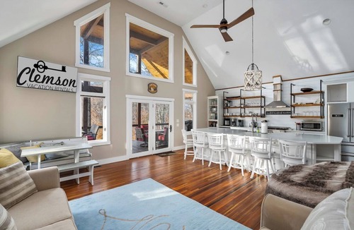 Seneca House | Lake Break on Lake Keowee