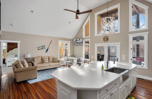 Seneca House | Lake Break on Lake Keowee