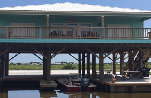 Hackberry House | Lake Breeze. Camp right on the water