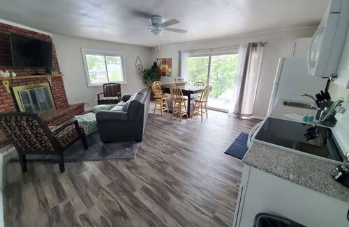 Camdenton Cabin | Lake Breeze Resort