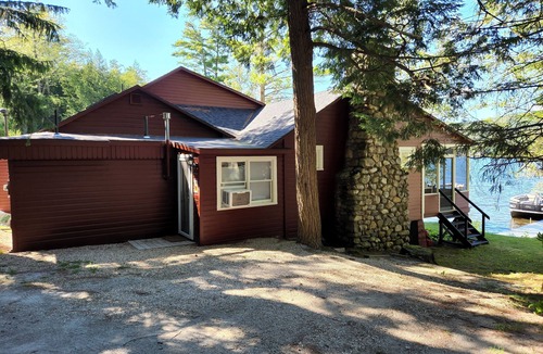 New Marlborough House | Lake Buel Waterfront - 4 Bedrooms with private dock