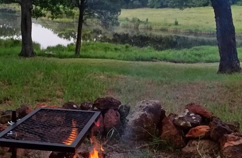 Buffalo Cabin | Lake cabin at B2 Ranch