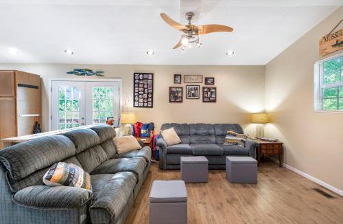 Barnett House | Lake Cabin & Dock - A True Ozarks Experience!