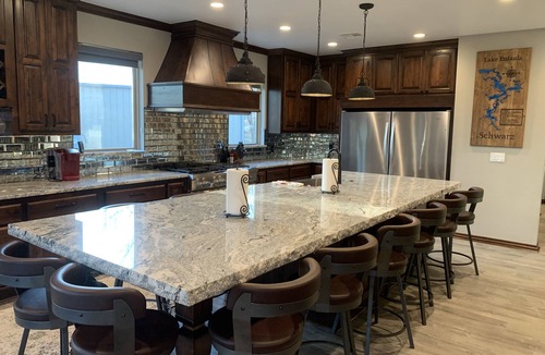 Checotah House | Lake cabin in the woods