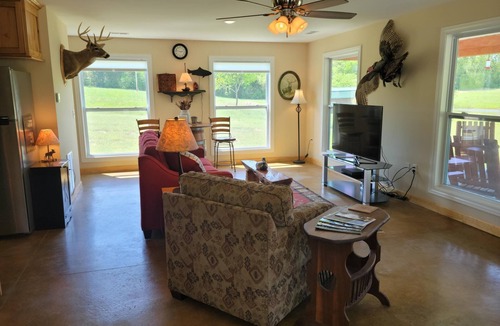 Tea Cabin | Lake Cabin near the Bourbeuse River