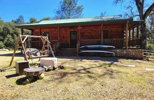 Paso Robles Cabin | Lake Cabin on 10Acres w/Seasonal Waterfront Views