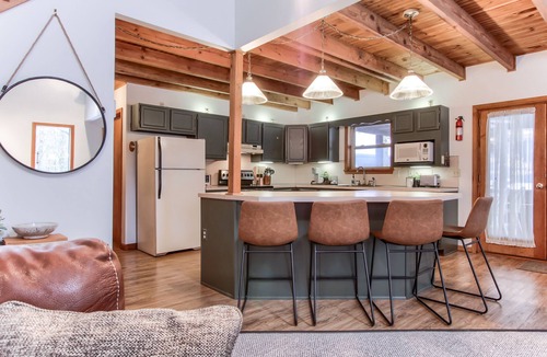 Thornhurst Ski Chalet | Lake Chalet w/Hot Tub, Pool Table & Fire Pit