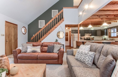 Thornhurst Ski Chalet | Lake Chalet w/Hot Tub, Pool Table & Fire Pit